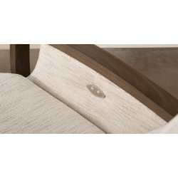 AMBER fotelis su ąžuolo porankiais