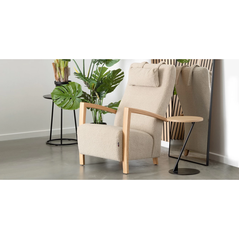 MIRA fotelis su ąžuolo porankiais