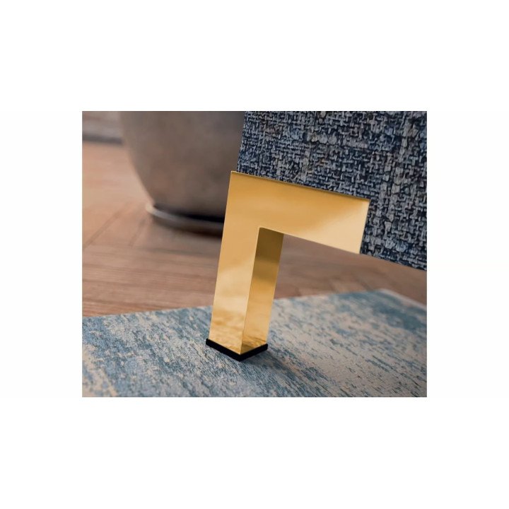 Arte kampinė sofa su dygsniuota sėdimąja dalimi